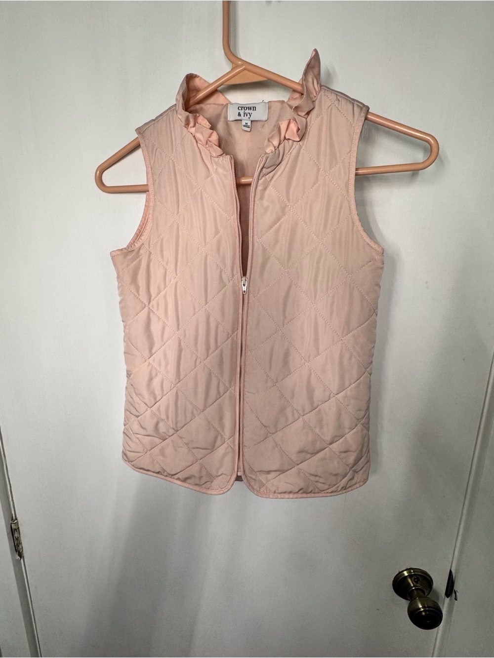 crown & ivy Quilted Blush Pink Ruffle-Trim Zip Vest